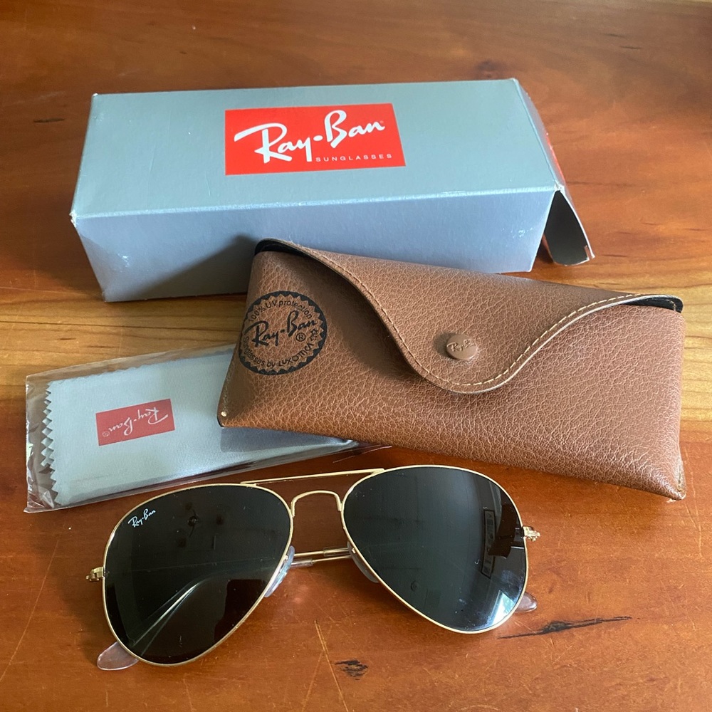 Brand new Ray-Ban classic aviators
